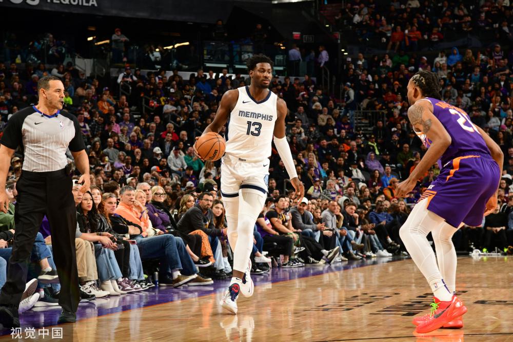 他的左脚出 他的左脚出