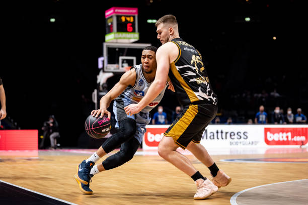 纳的球迷还 纳的球迷还